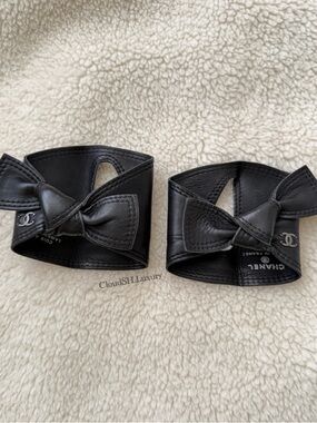 Auth Chanel Black Bow CC Logo Fingerless Gloves - Kept Unused